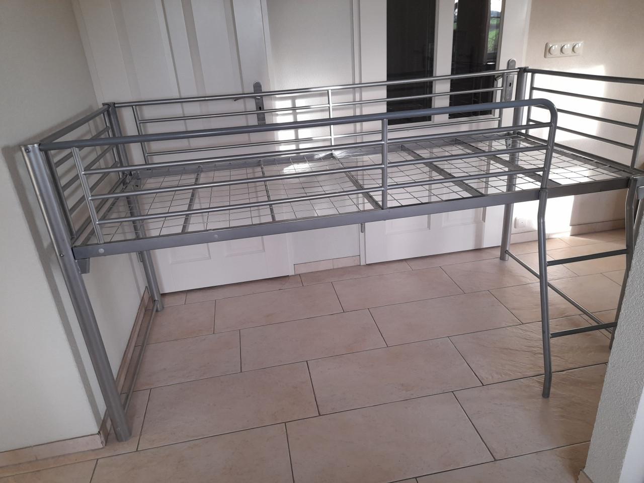 Half-hoogslaper 90 x 200 (in goede staat )