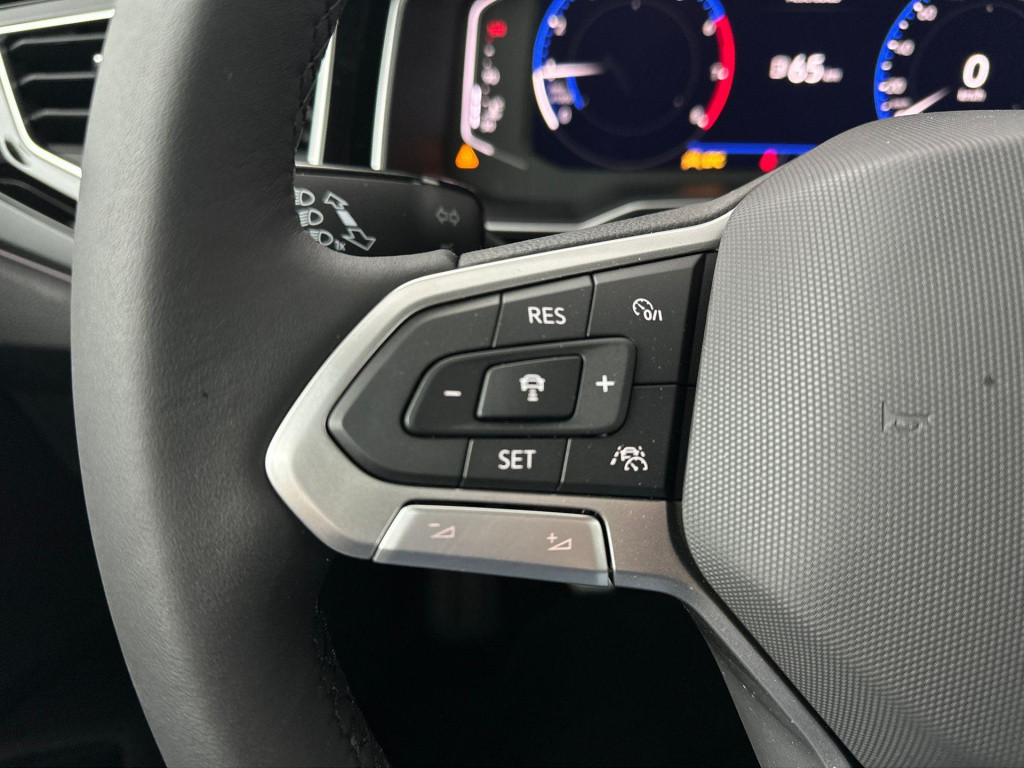 Volkswagen Polo r-line-edition 1.0 70 kw / 95 pk tsi hatchback 5 v