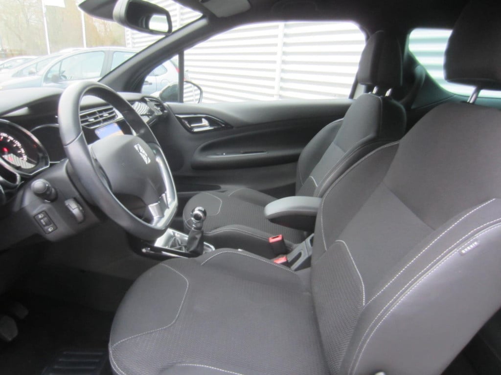 Citroen DS3 1.2 vti so chic clima/nav/park