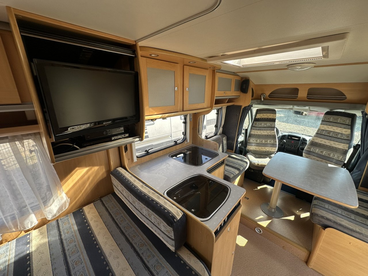 🚌✨ Zaterdag Camperdag! Dethleffs Advantage T5801 met frans bed