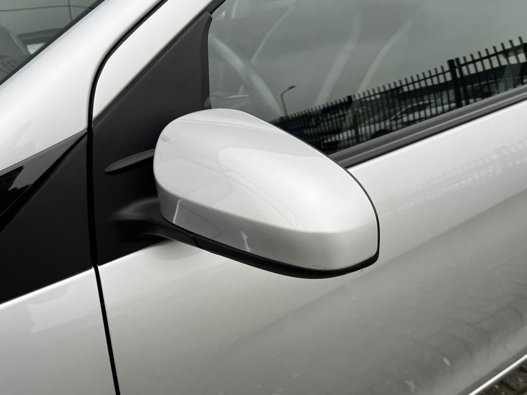 Toyota Aygo 1.0 vvt-i x-first cabrio | subwoofer | instaplijsten| uitlaatsi