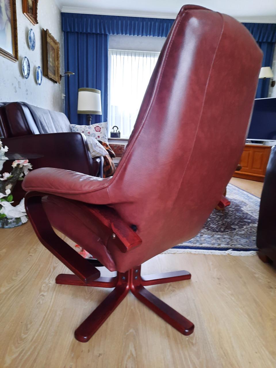 Nieuwe lederen bruine draai fauteuil te koop !