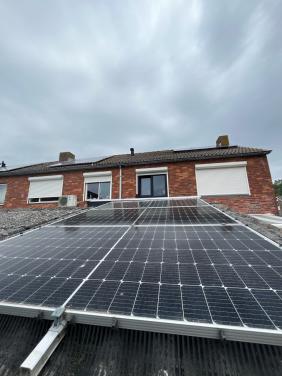 Zonnepanelen met omvormers