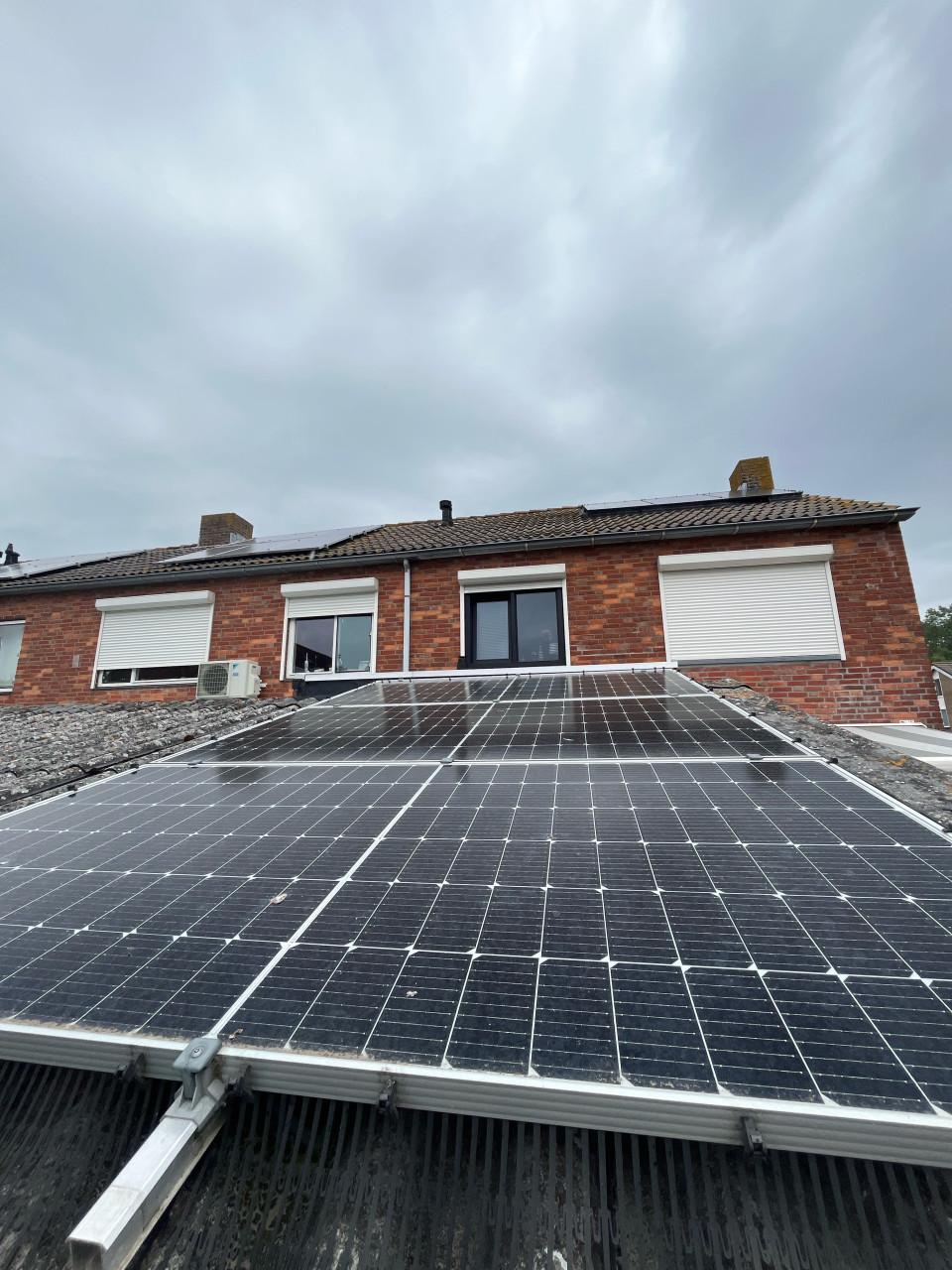 Zonnepanelen met omvormers