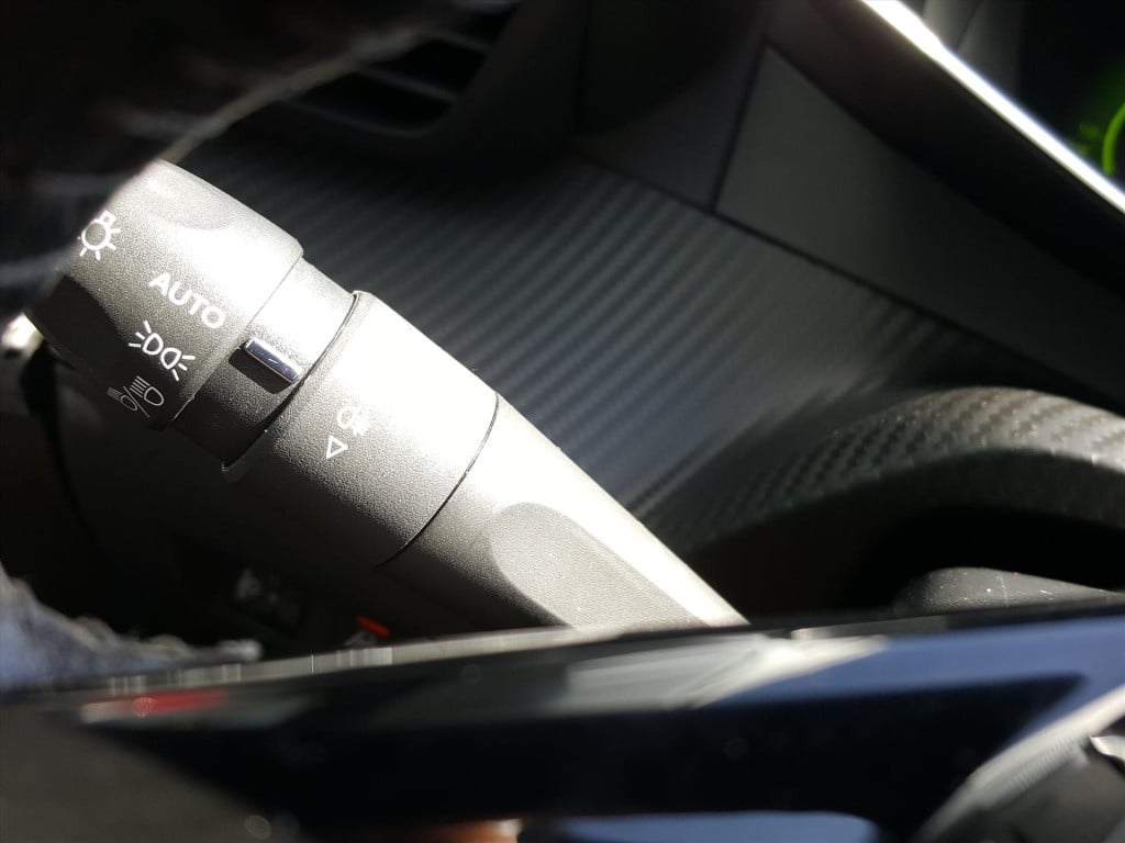 Peugeot 208 allure 1.2 puretech 100pk | 3d-navigatietomtom&bluetooth&dab+ |