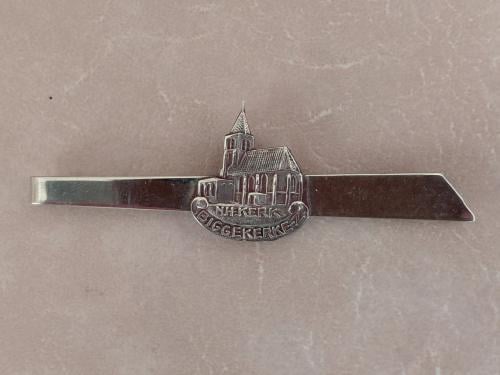 Fraaie oude dasspeld met N.H. Kerk van Biggekerke, Zeeland