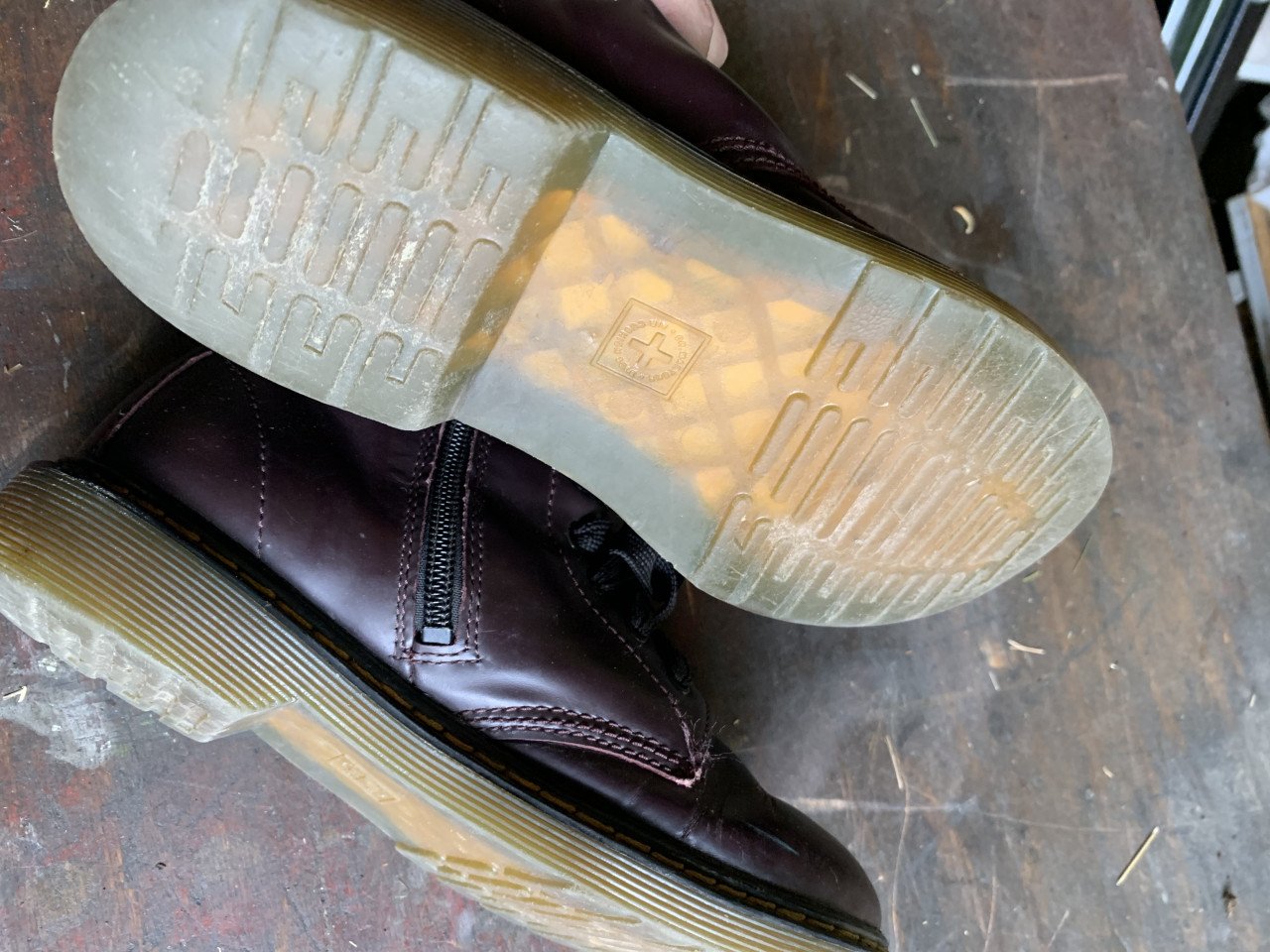 Te koop Dr Martens maat 36 prachtige kleur aubergine