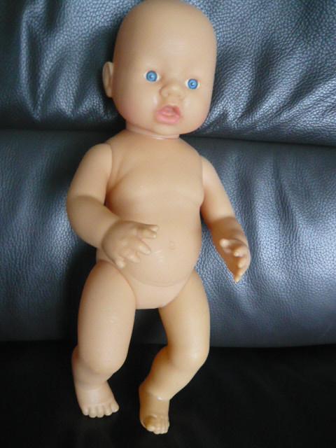BABY POP VAN 37 CM IN LEUK JURKJE