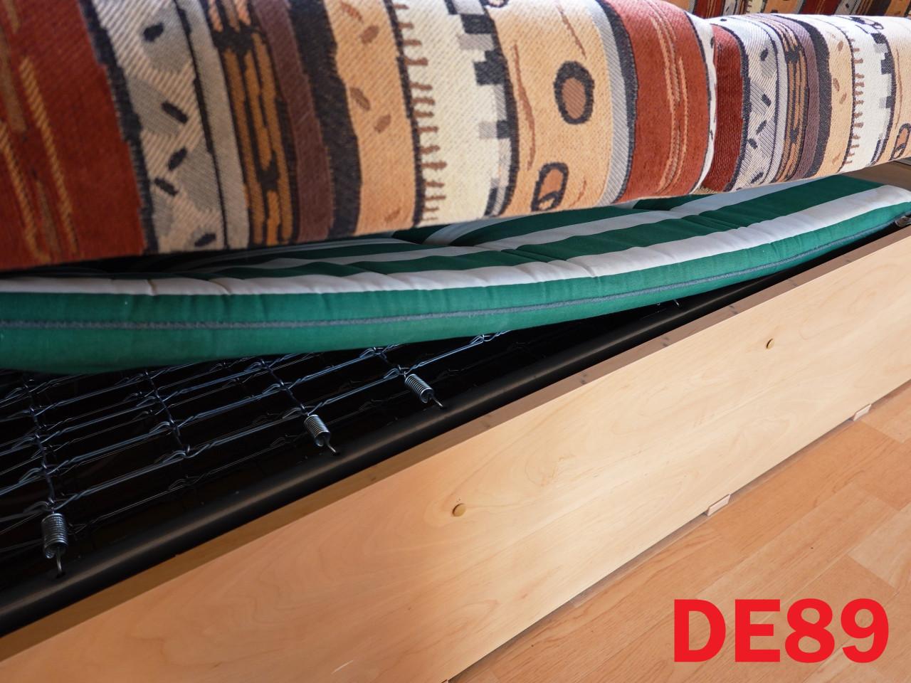 Keurig Bürstner chalet met 2 slaapkamers dubbel glas en middenkamer te koop