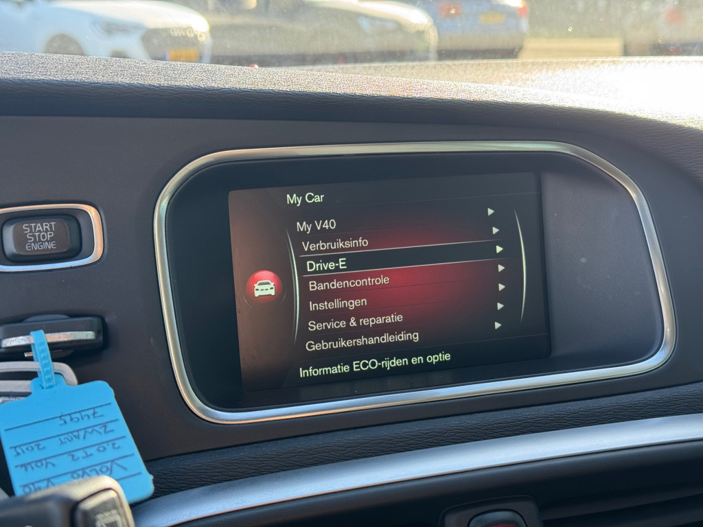 Volvo V40 2.0 t2 you! * cruise control * stoelverwarming * navigatie