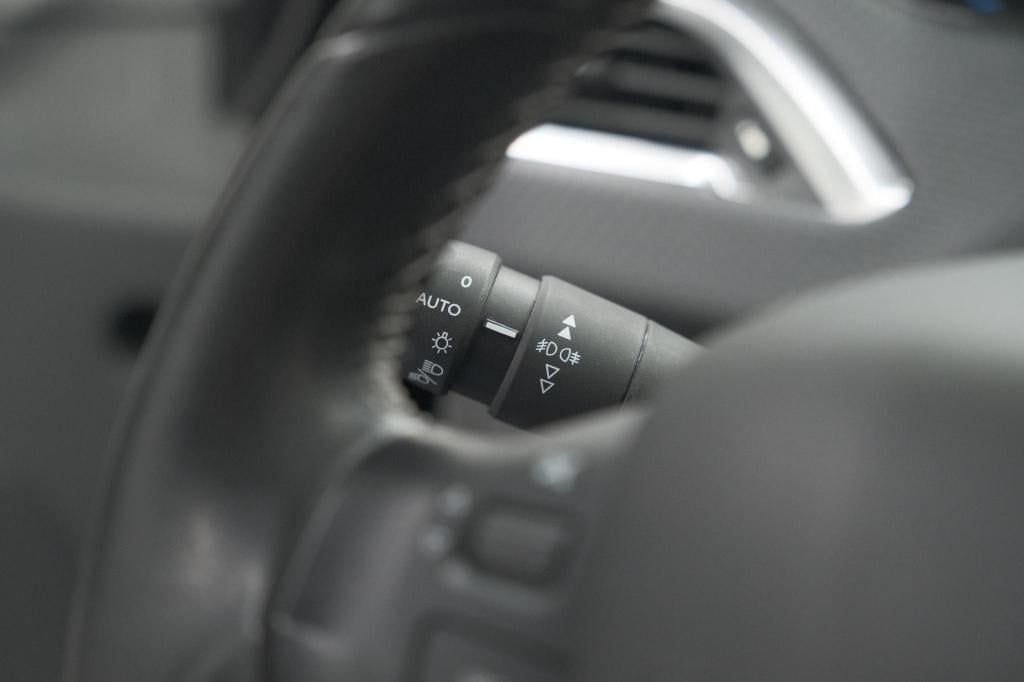 Peugeot 2008 puretech 110 allure | panoramadak | navigatie | camera | parke