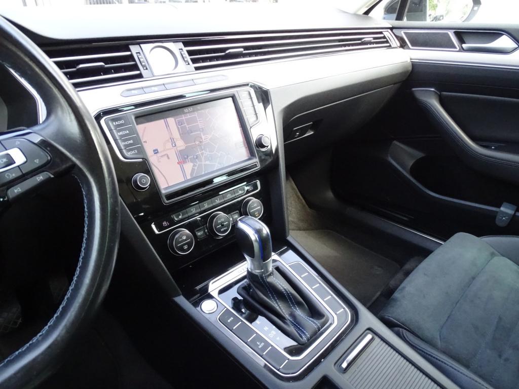 Volkswagen Passat variant 1.4 tsi gte connected series plus | pano | trekha