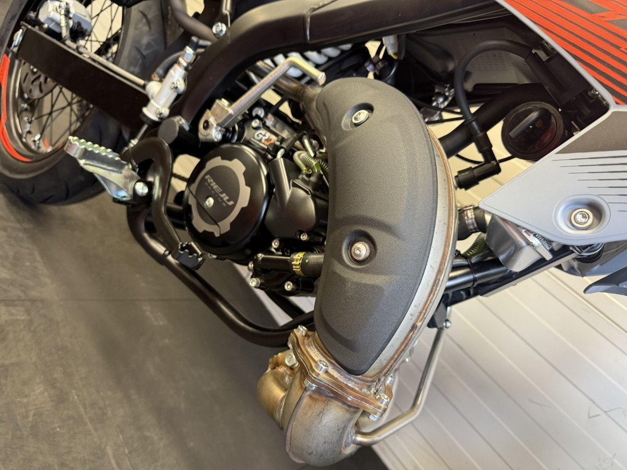 Rieju MRT 50 Grey E5+ het aller nieuwste model nu op voorraad!