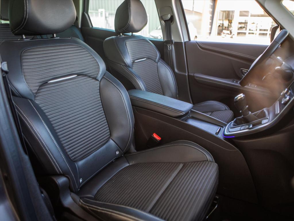 Renault Scenic 1.3 tce 140pk intens | trekhaak | navigatie | park. sensoren