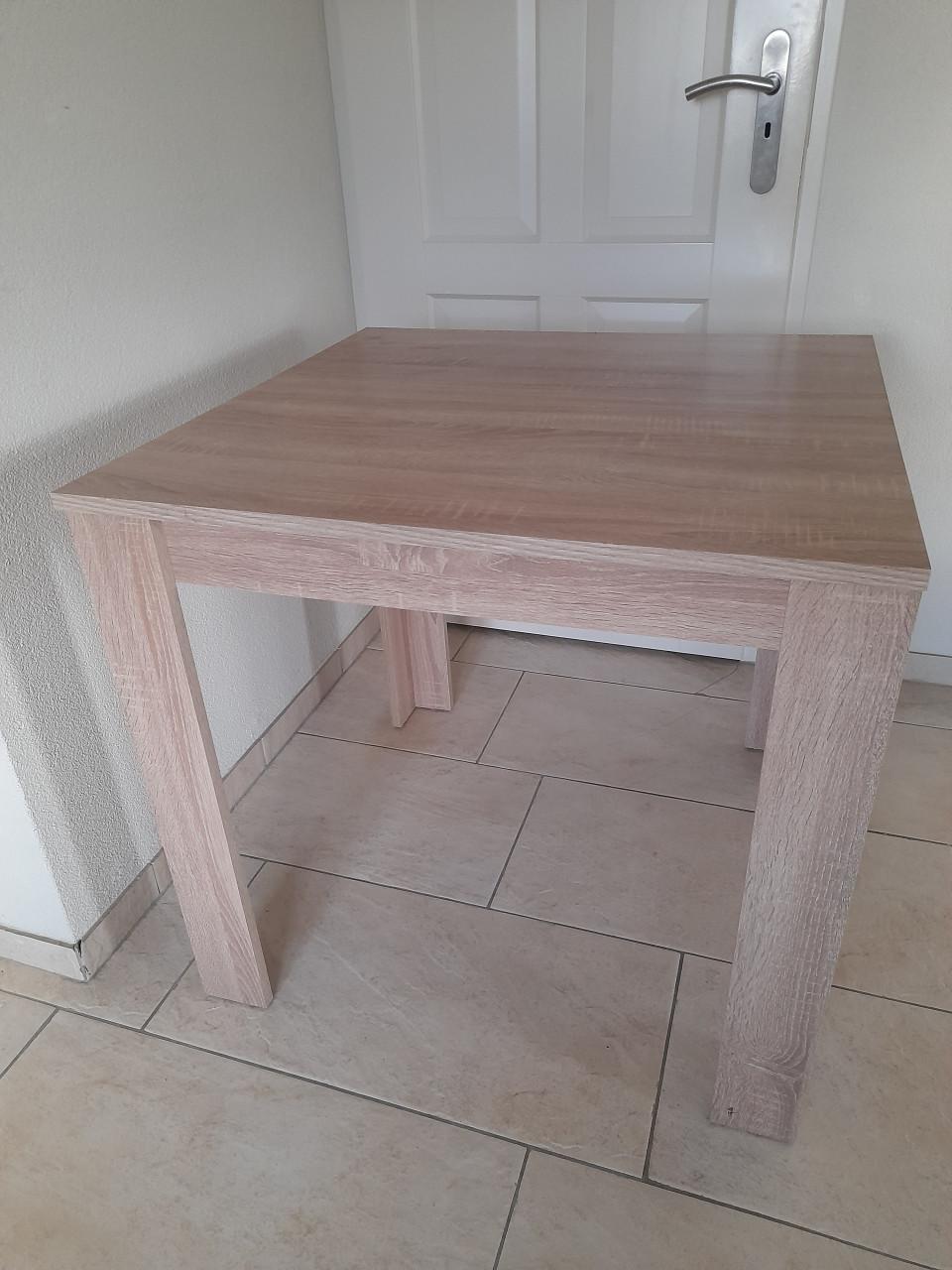 Nette tafel 80 x 80  x 75 H (z.g.a.n.)