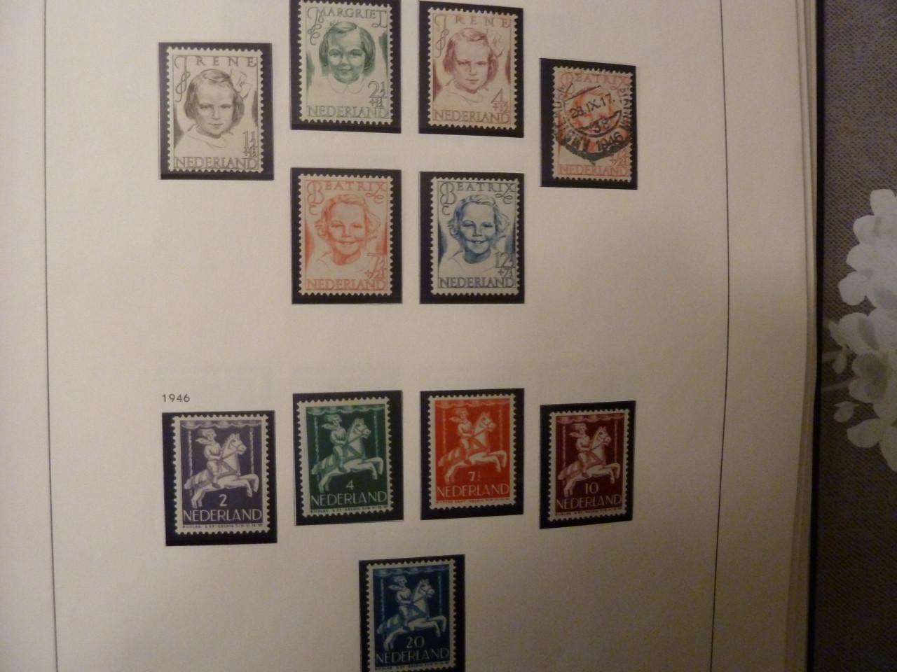 RUIM 700 POSTZEGELS IN LUXE DAVO ALBUM.