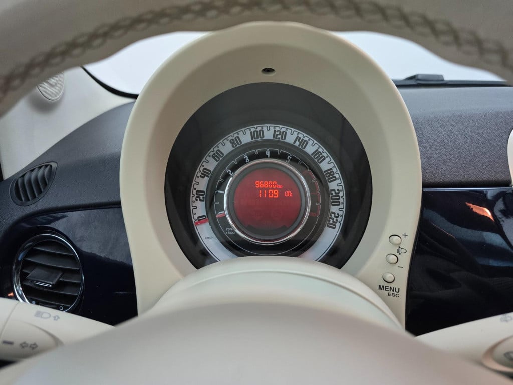 Fiat 500 1.2 lounge | pano | airco | lm velgen | 4-cilinder! | luxe uitvoer