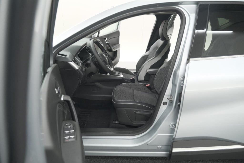 Renault Captur tce 140 edc techno | camera | 9.3 inch groot scherm | stoelv