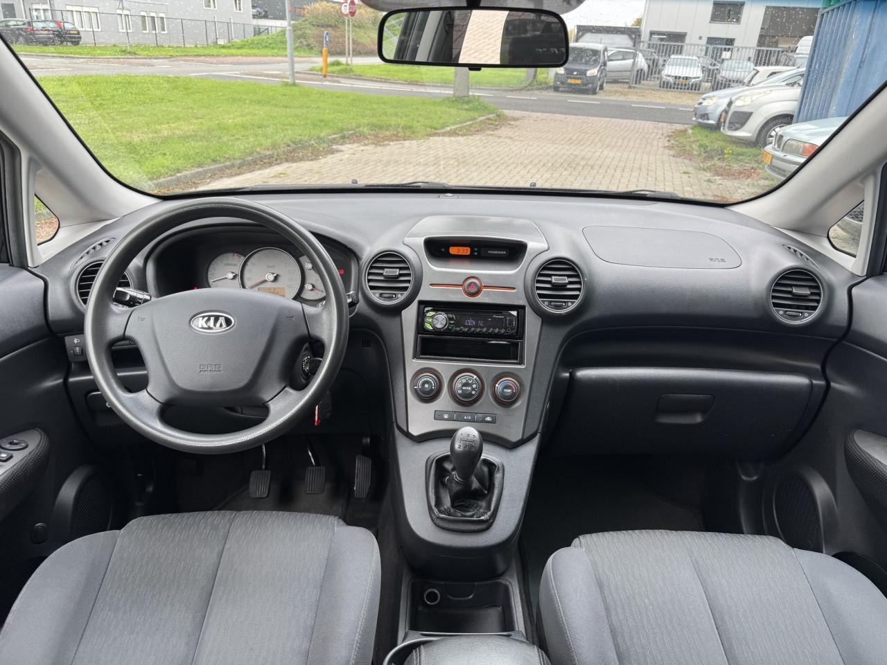 Leuke Kia Carens met leuke kilometerstand