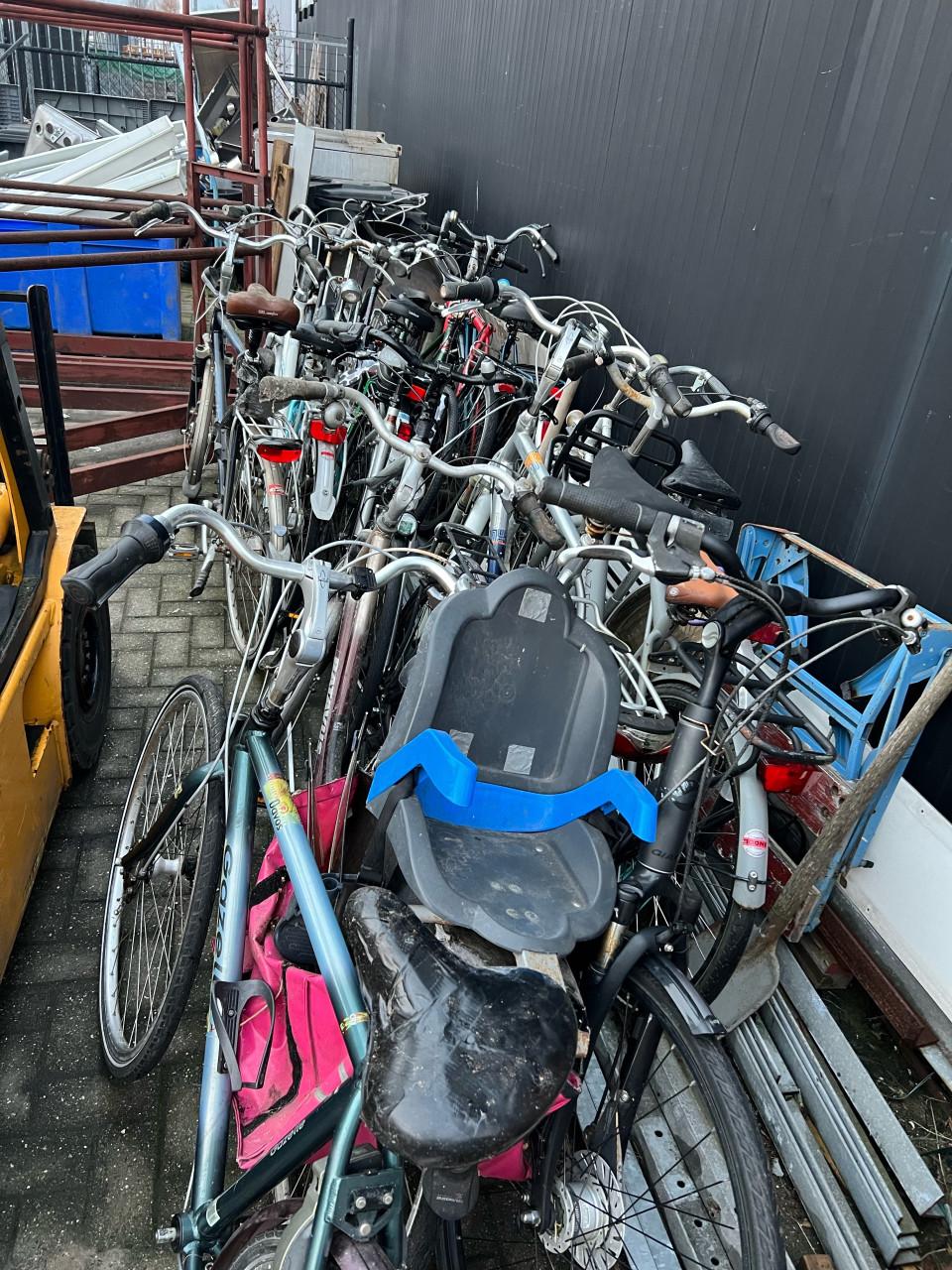 Partij van 16 fietsen