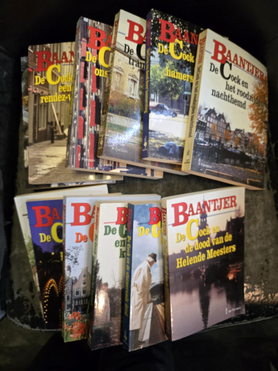 12 boeken uit de bekende Nederlandse detective-reeks Baantjer