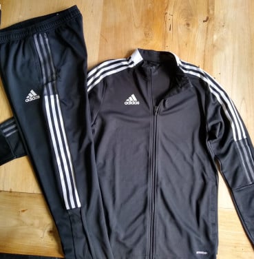 Trainingspak Adidas Tiro maat 176 (15-16 jaar)