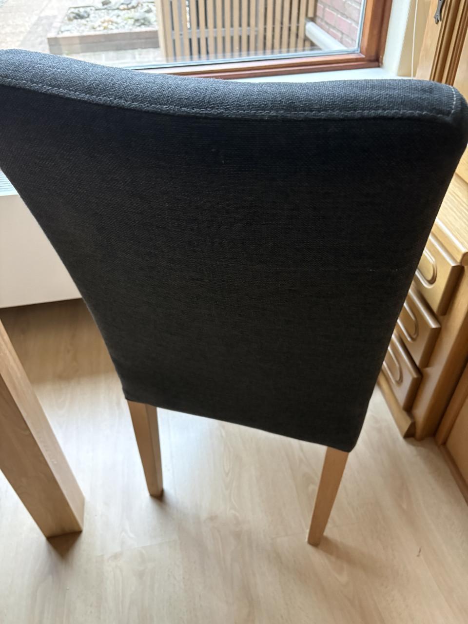 Eetkamertafel met 4 stoelen