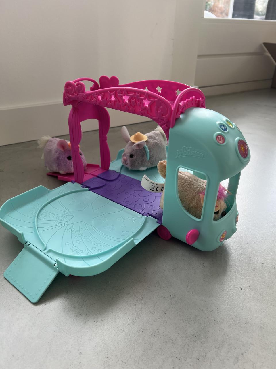 Te koop: Hasbro Furry Fernzies speelstad + Accesoires