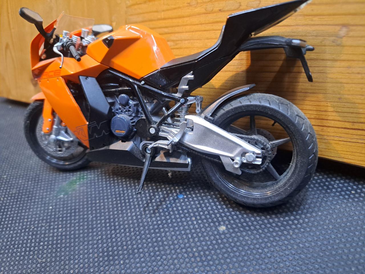 KTM RC 8  modelbouw