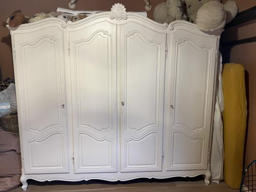 Queen ann vintage kledingkast