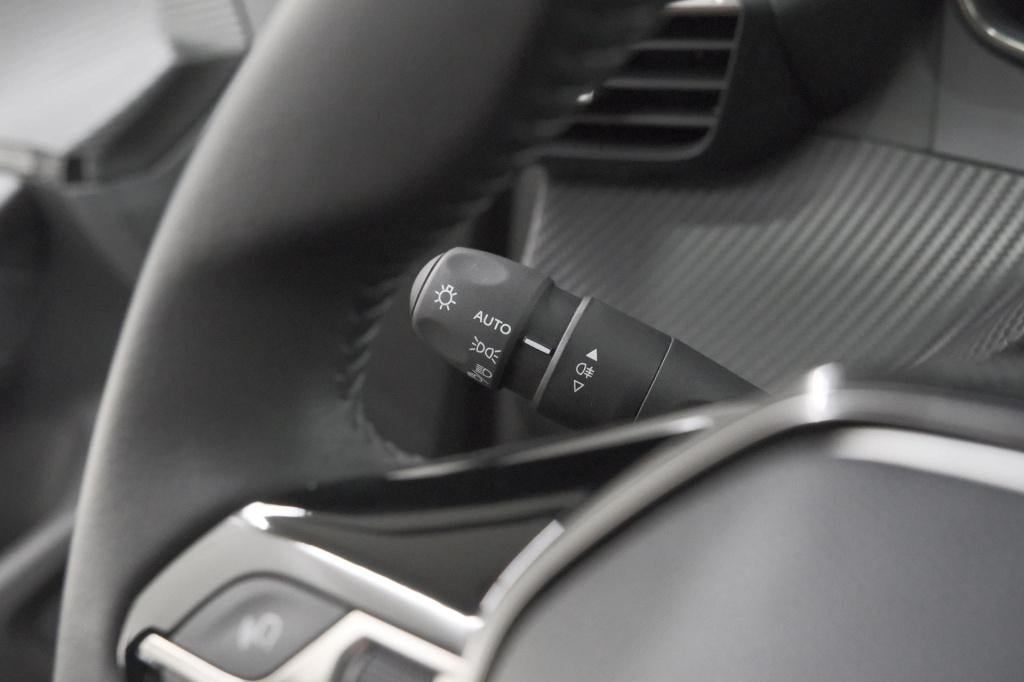 Peugeot E-2008 ev allure 54 kwh | 97,2% soh | 11 kw lader | apple carplay |