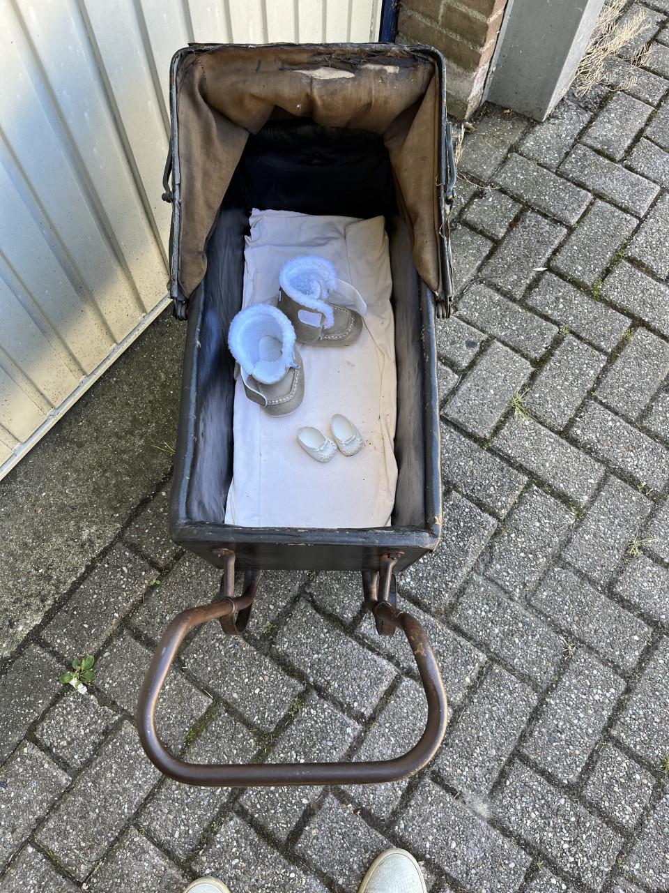 Antieke Poppenwagen