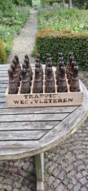 Mooi kratje met lege flesjes Westvleteren