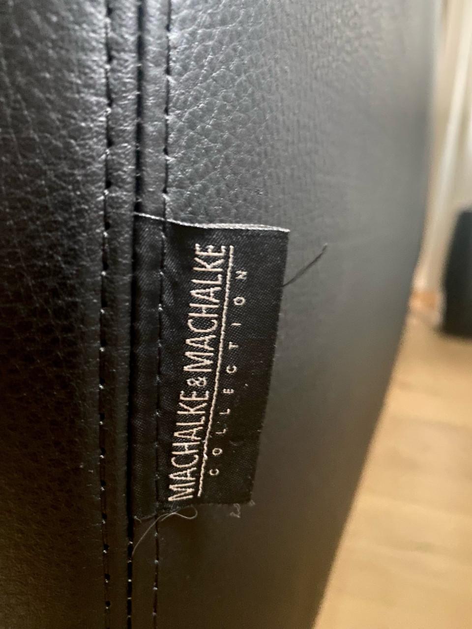 Moderne lederen bank en stoelen