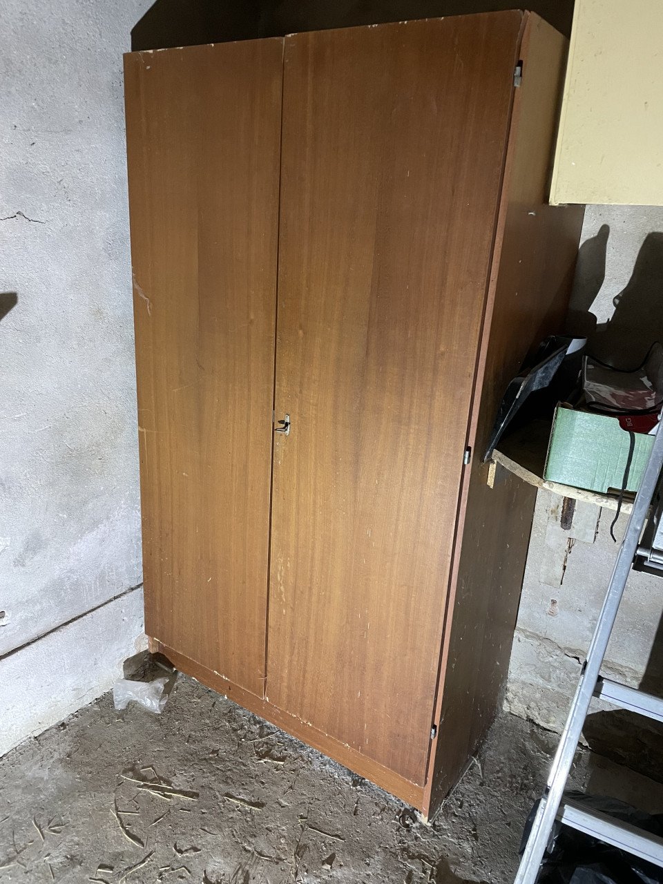 Gratis SCHUUR KAST  OF OPBERGKAST IN BERGING