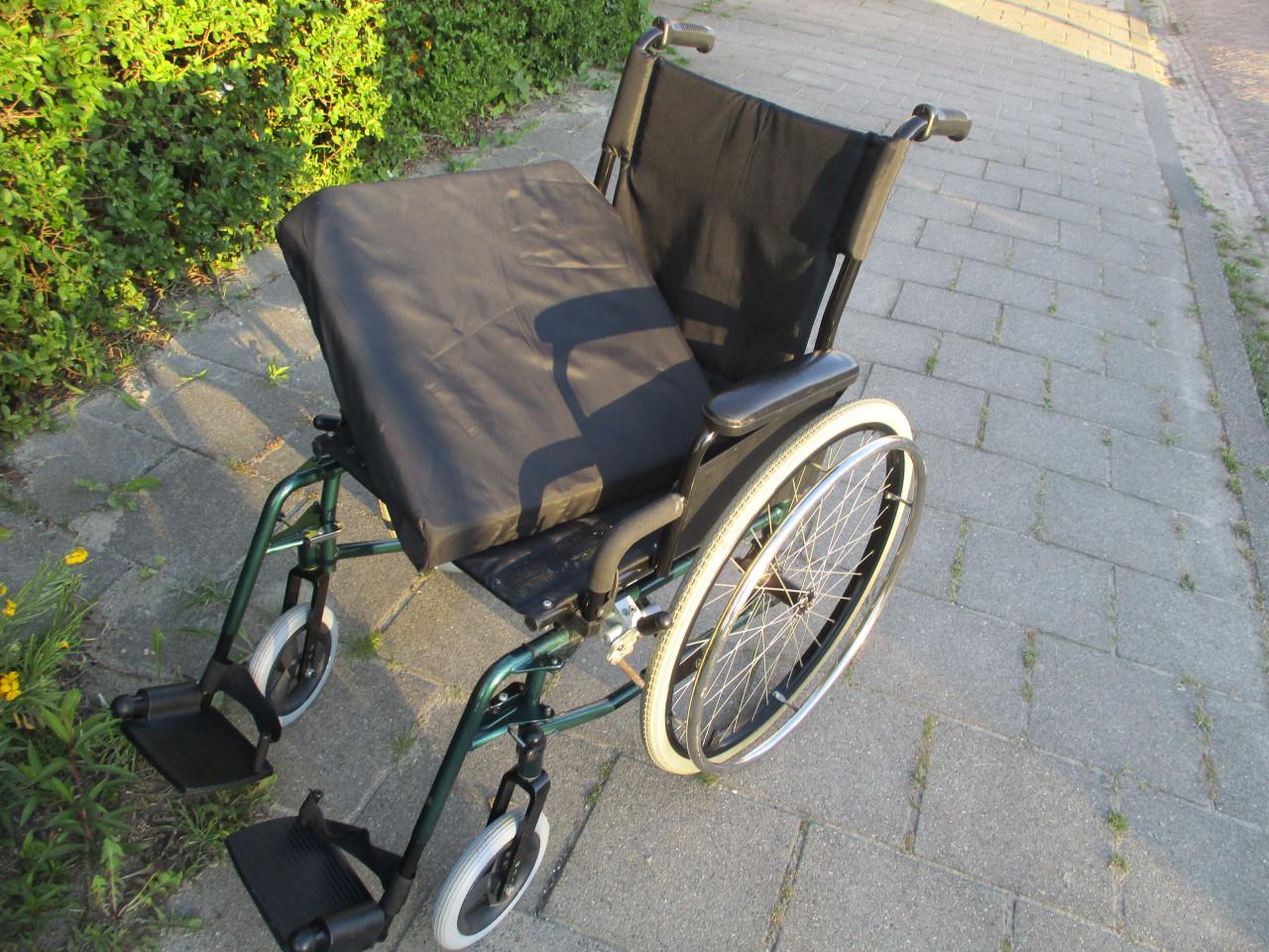 Te koop mooie degelijke  Exel van Os  rolstoel met kussen