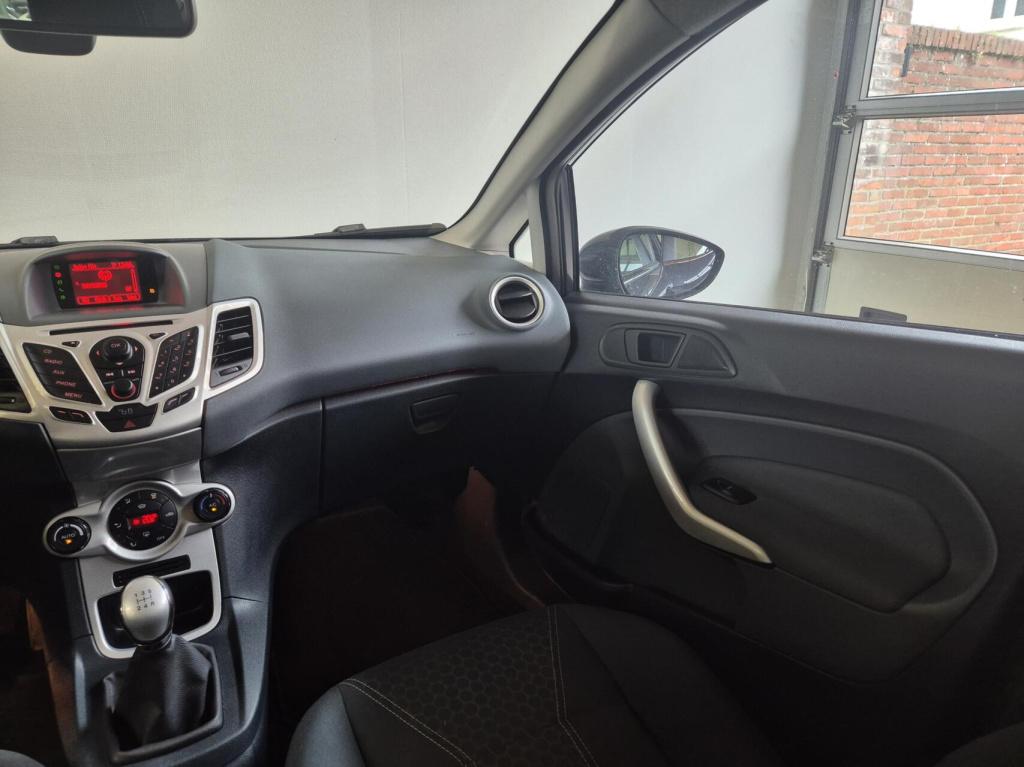 Ford Fiesta 1.25 titanium / nieuwe distriebutieriem 1e eigenaar / stoelverw