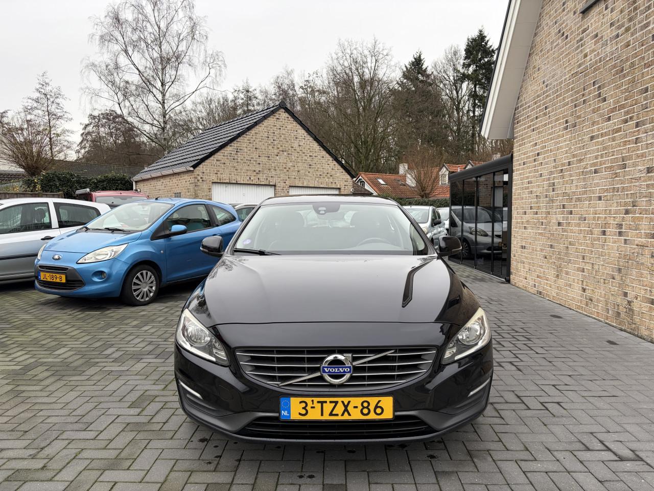 Volvo V60 1.6 T3 Momentum AUTOMAAT / PDC / CT / NAVI / AIRCO/ORG NL 2014