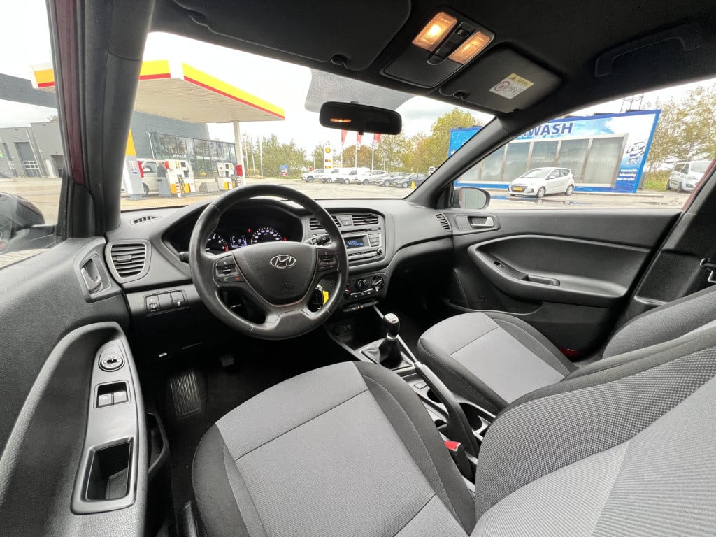 Hyundai I 20 1.2 hp i-motion premium | stuur/stoelverw. | radio | airco