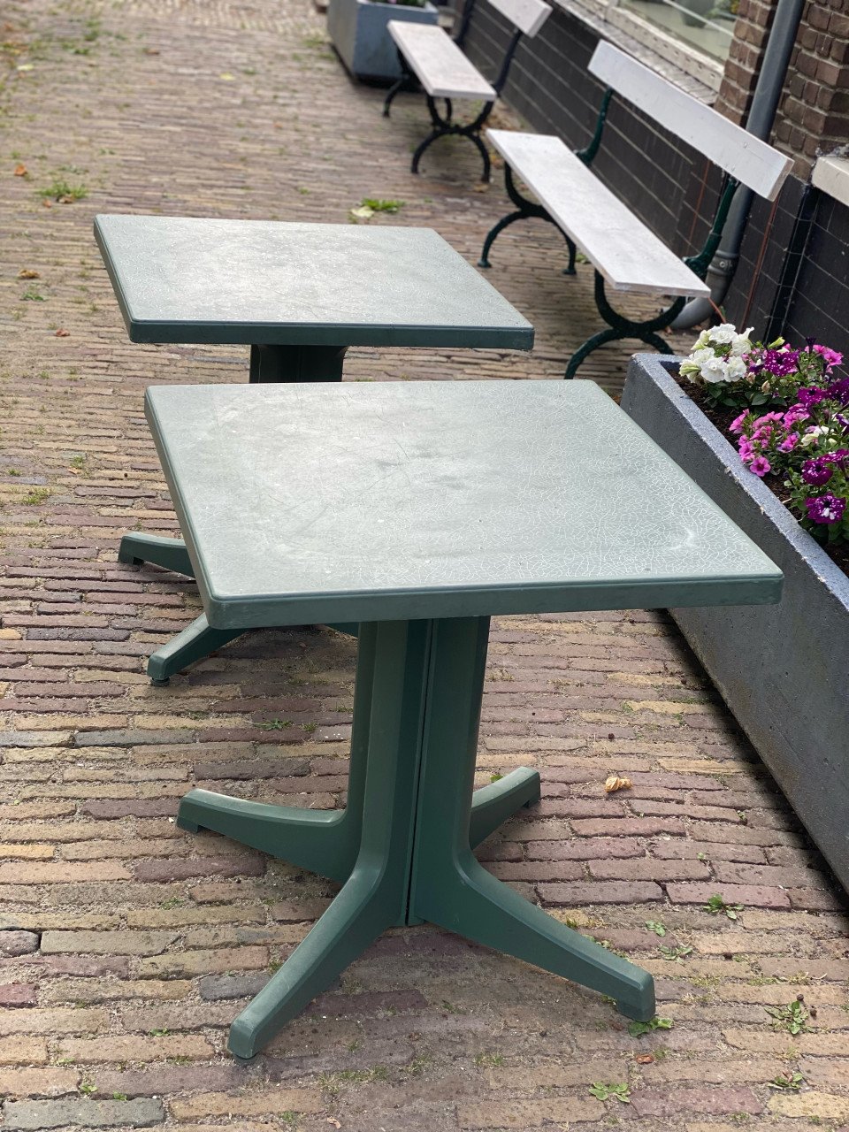 Vierkante Tuin - terras tafels.
