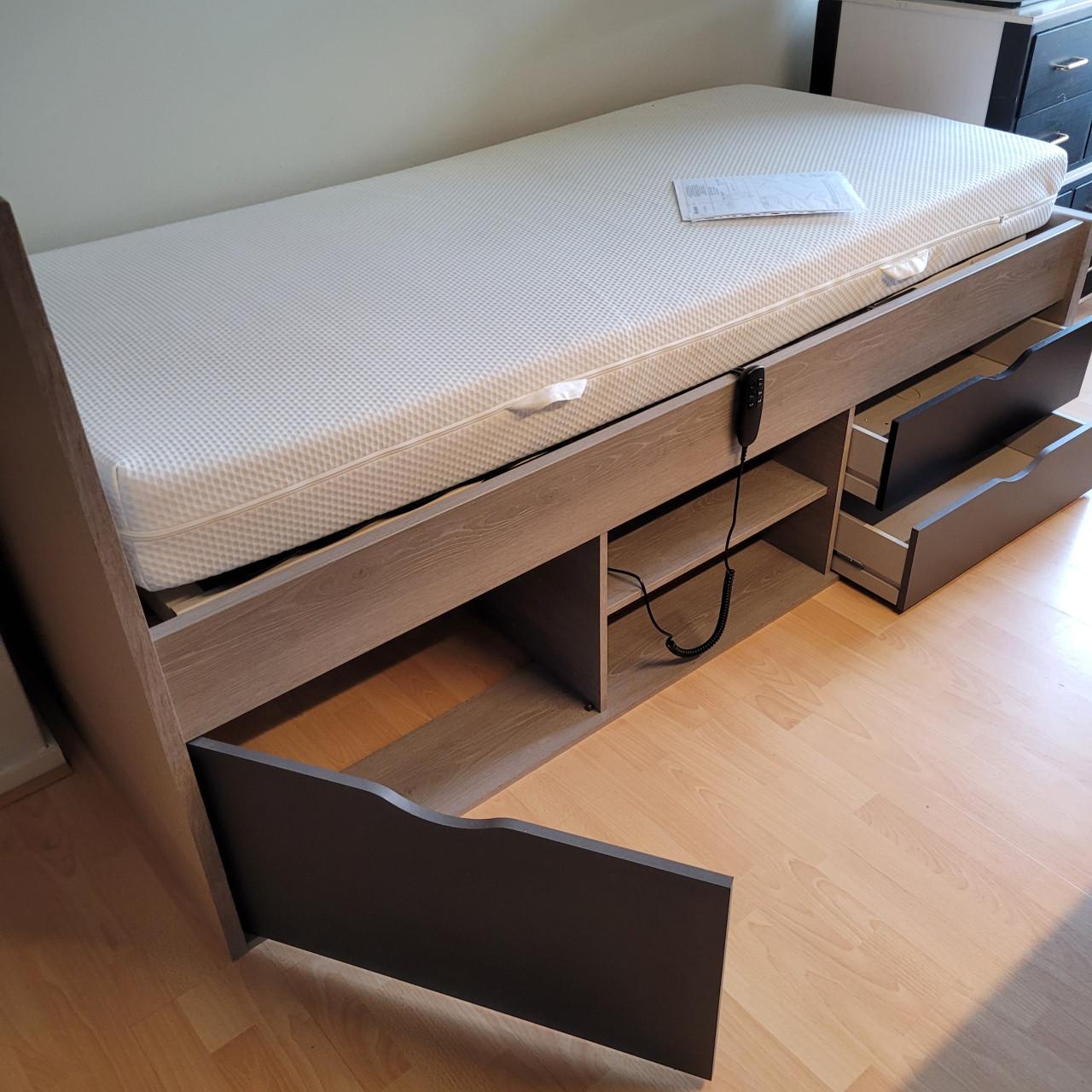 Elektrisch verstelbaar bed met opbergruimte