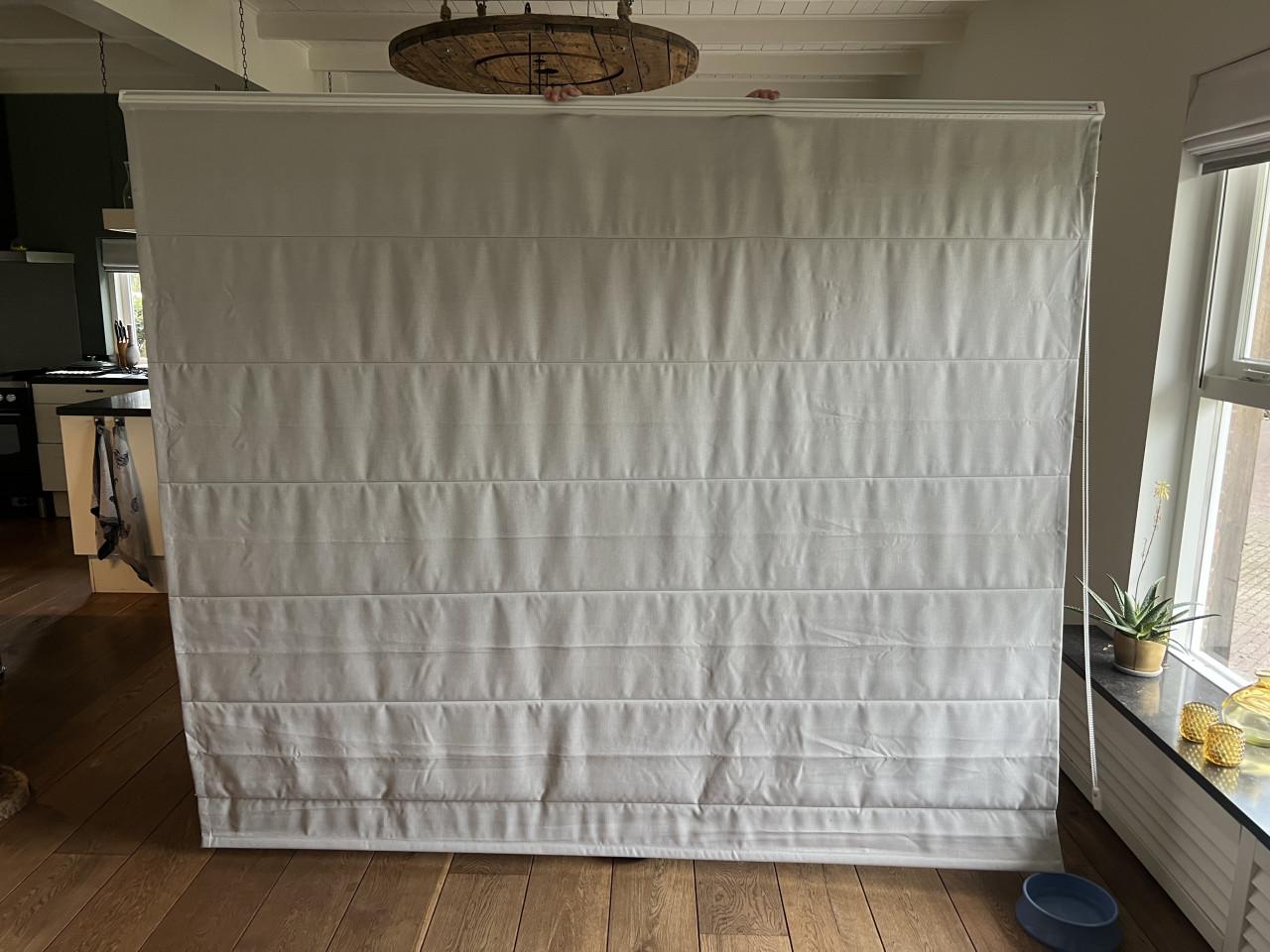 Nieuw crèmekleurig rolgordijn met soepel ketting systeem