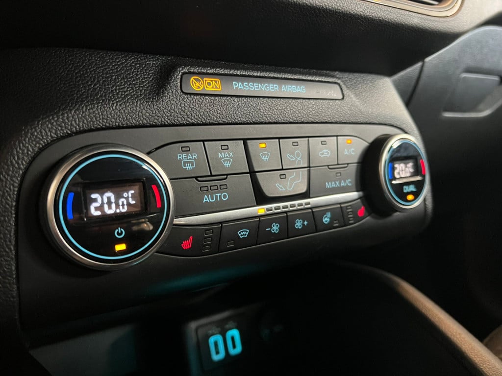 Ford Focus wagon 1.0 ecoboost hybrid st line business