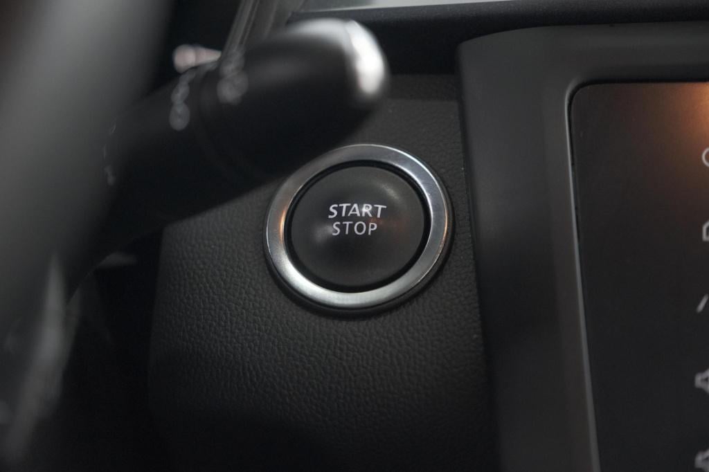 Renault Kadjar tce 140 edc limited | camera | dodehoekdetectie | apple carp