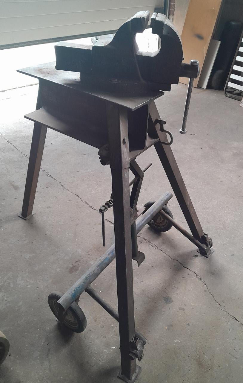 Zware verrijdbare oude stalen bankschroef