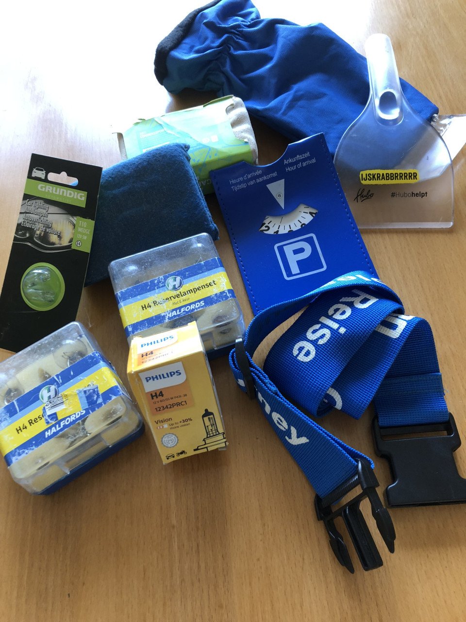 Te koop doos vol autospullen.