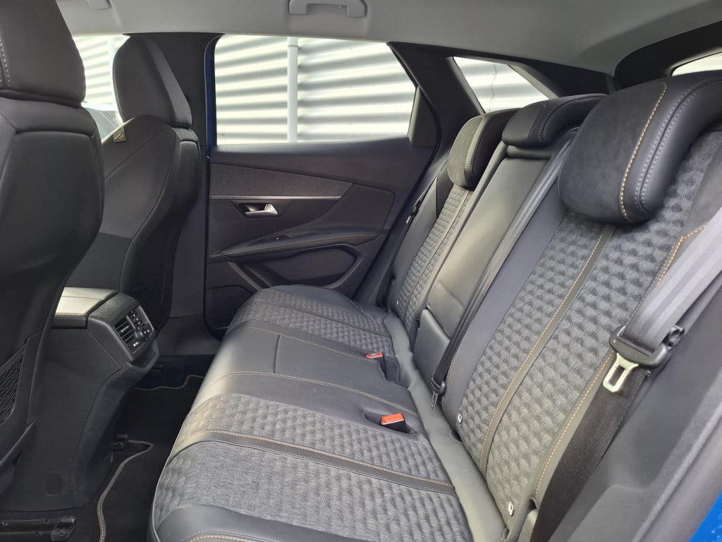 Peugeot 3008 suv 1.6 hybrid 225 eat8 automaat road trip nav/cam