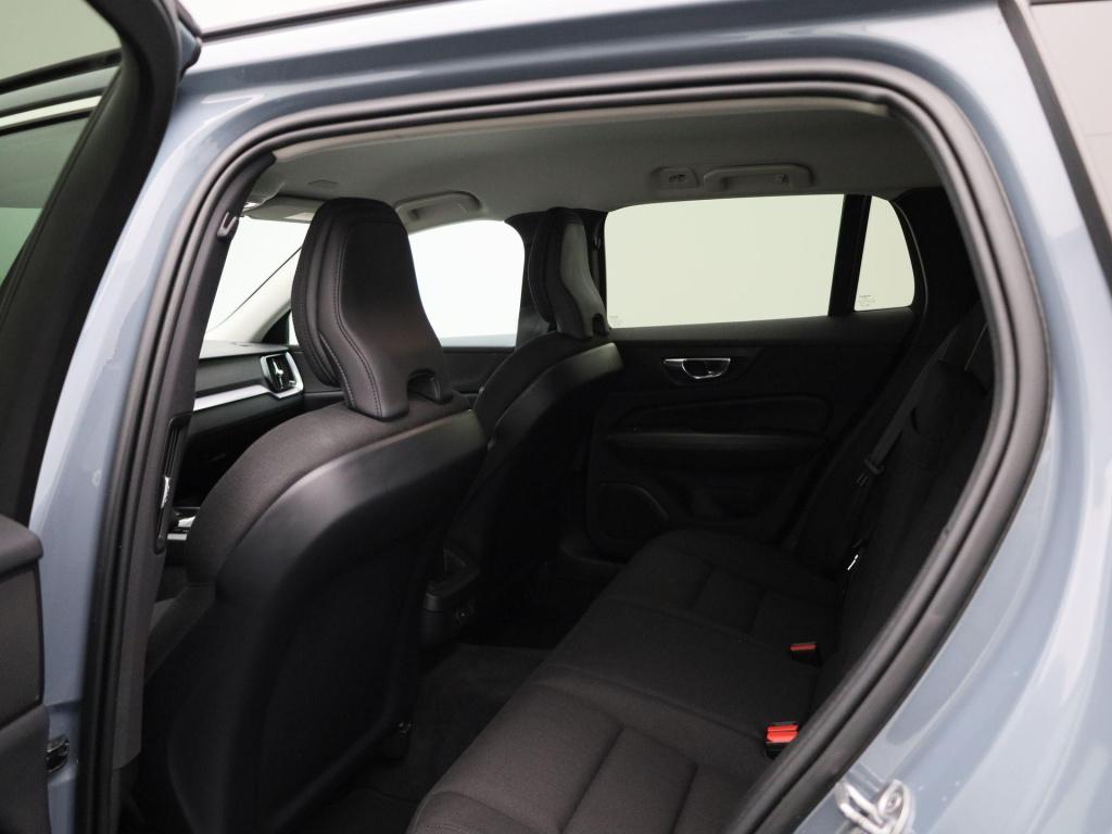 Volvo V60 b3 core dct | automaat | navigatie | virtual cockpit  | climate c