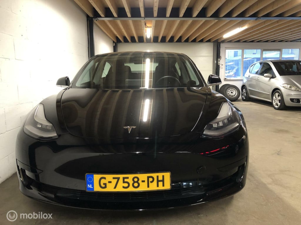 Tesla Model 3 standard rwd plus 60 kwh
