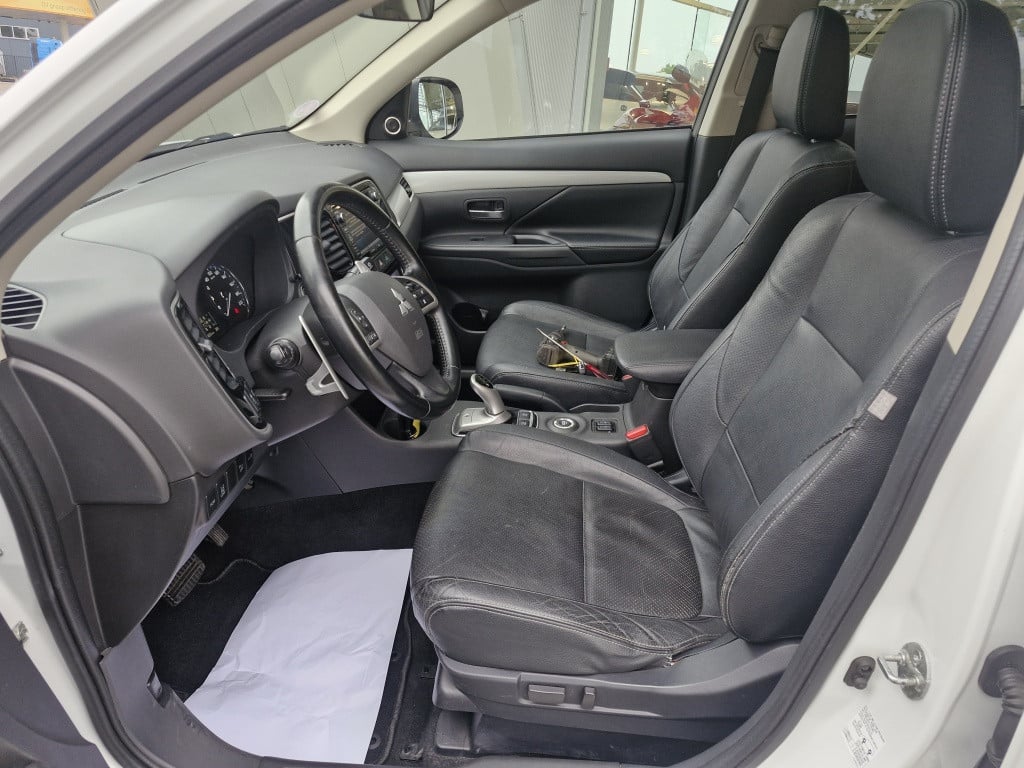 Mitsubishi Outlander 2.0 phev instyle+